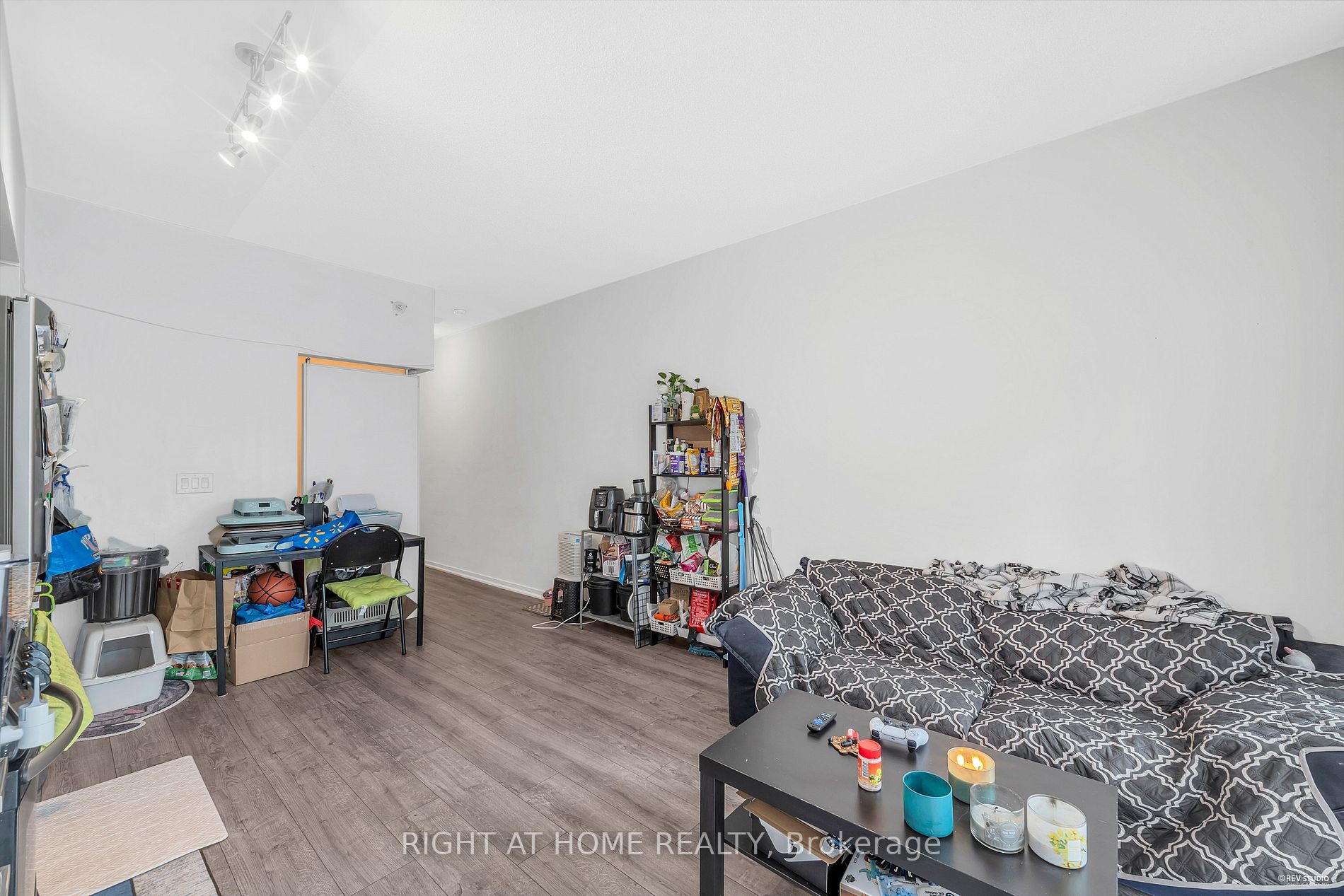 36 Lisgar St 619W