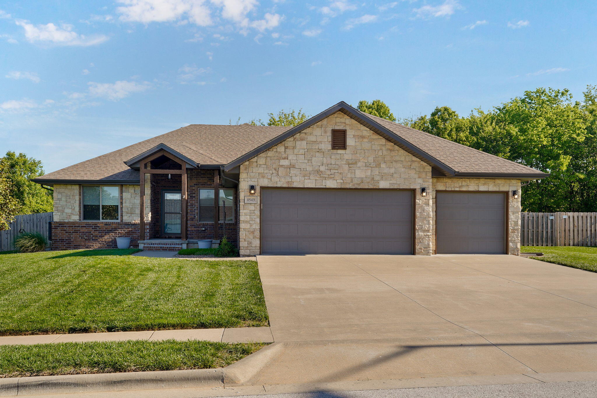 4543 W Cloverleaf Terrace