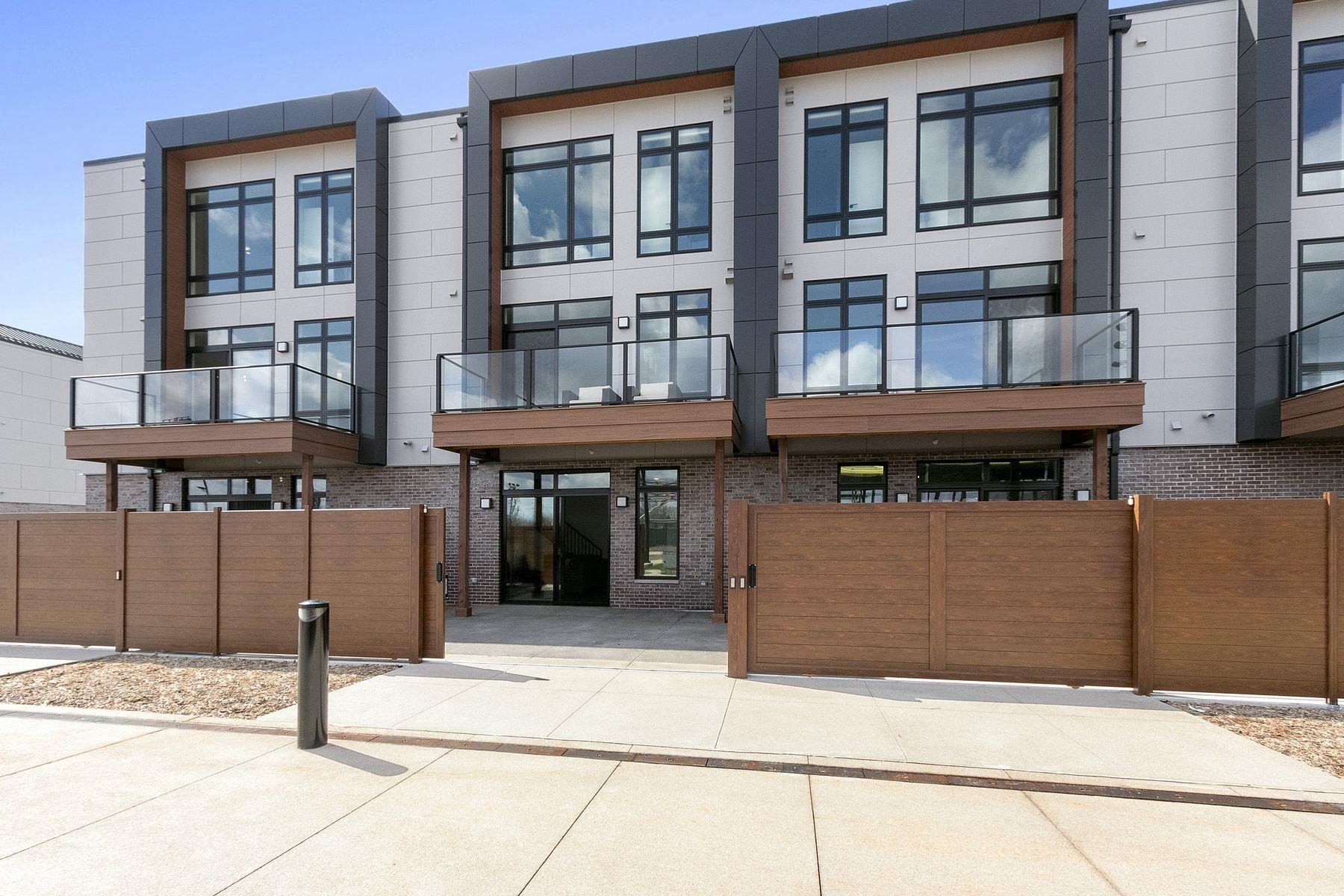 1152 BROOKWOOD Drive