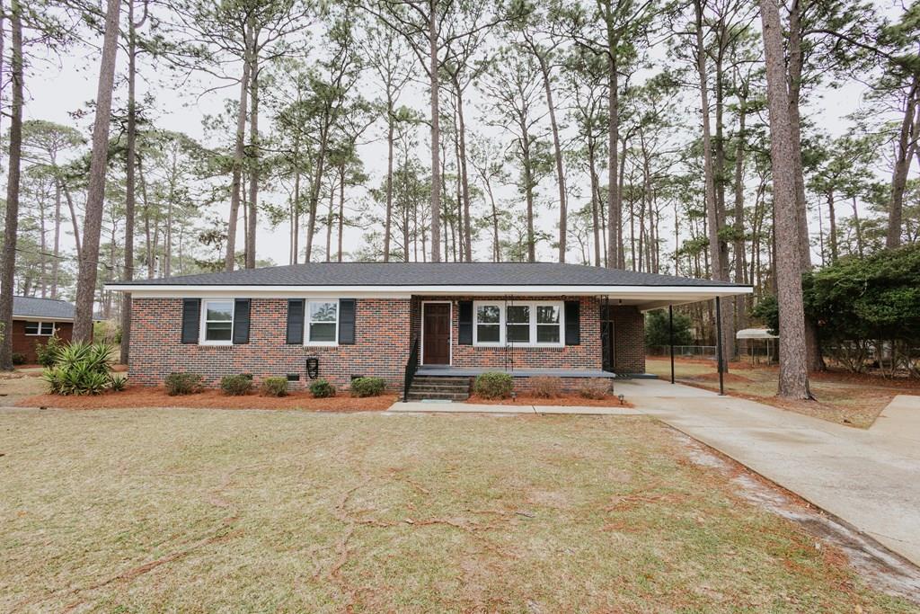 This 3 bedroom 2 bath brick home is move in ready.  It has been remodeled throughout with all new kitchen appliances.  It is very convenient to shopping, restaurants and schools.  Call your favorite realtor and let's make a deal!!