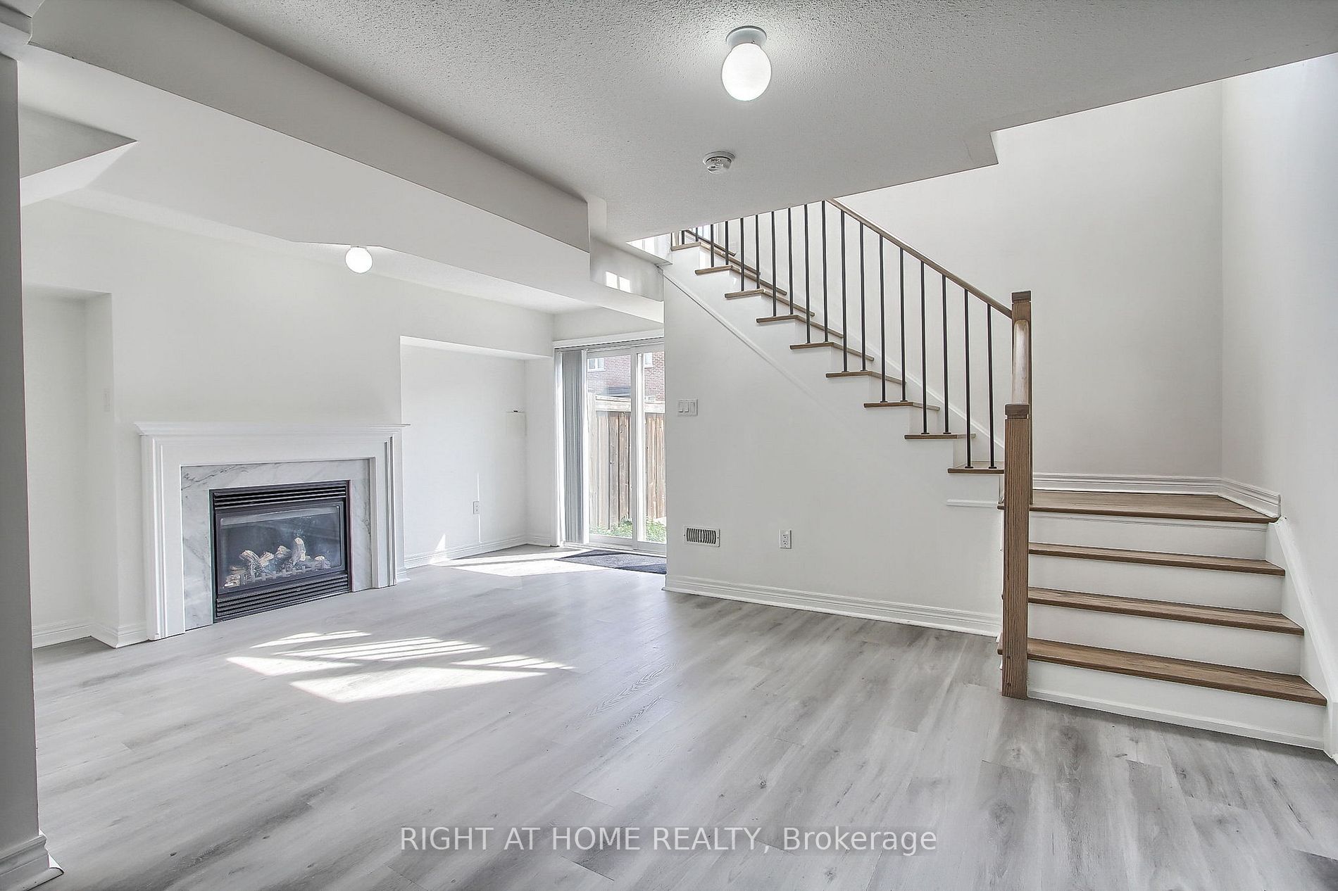63 Paper Mills Cres