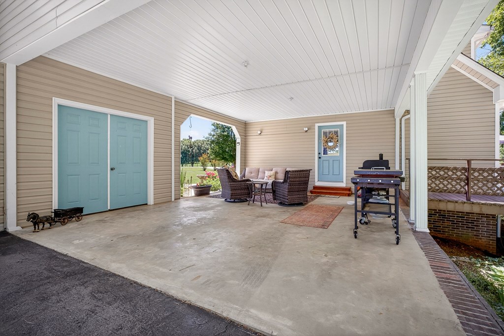 2246 Hidden Cove Rd
