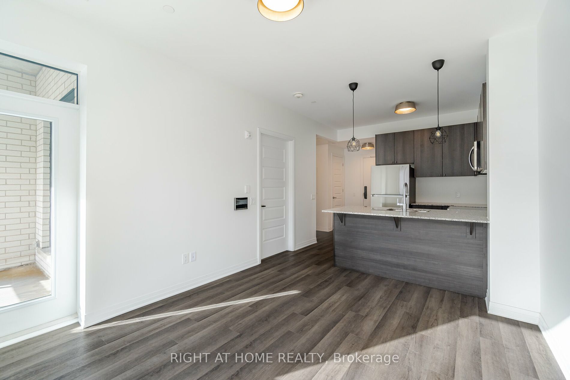 460 Gordon Krantz Ave 213