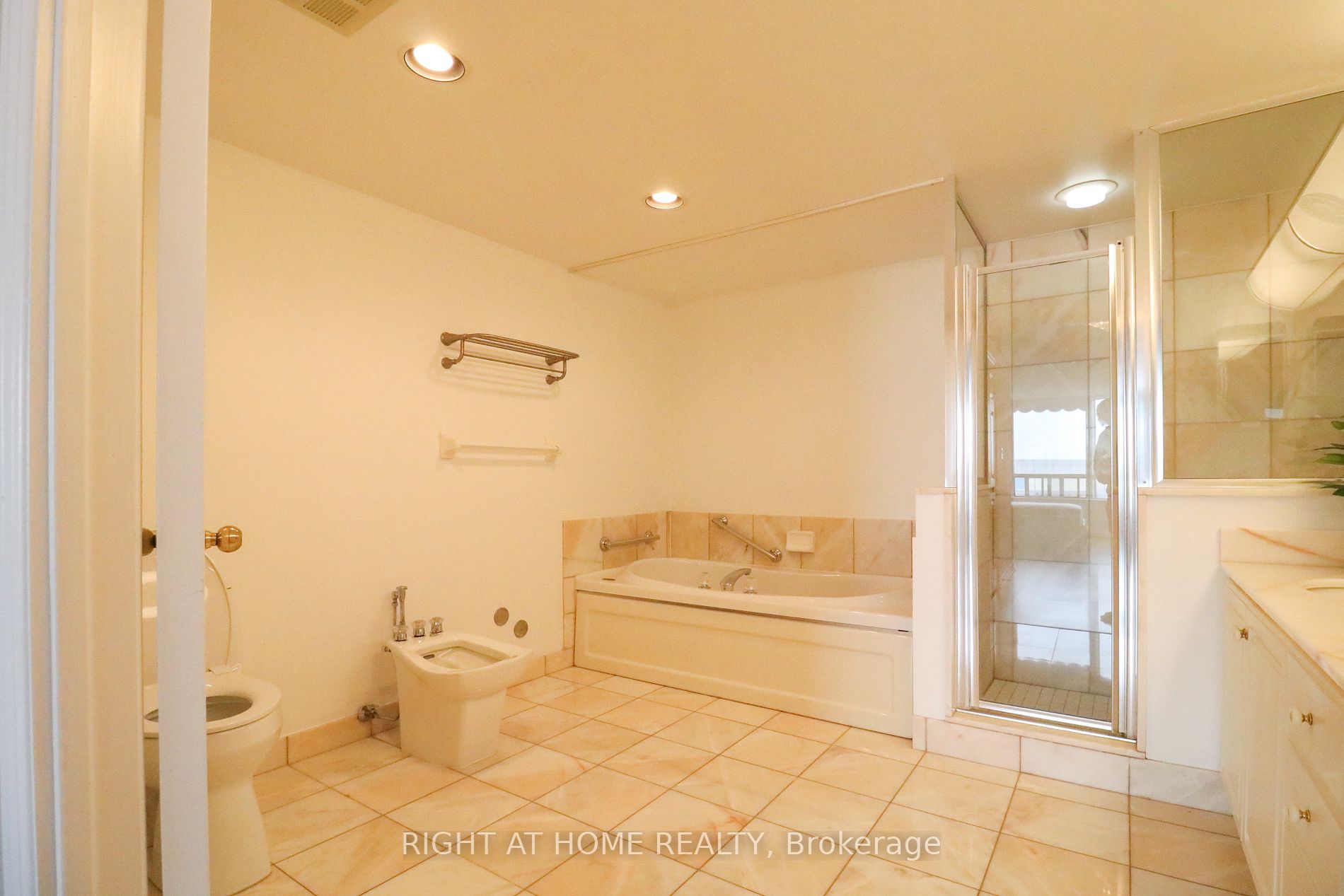 610 Bullock Dr 415