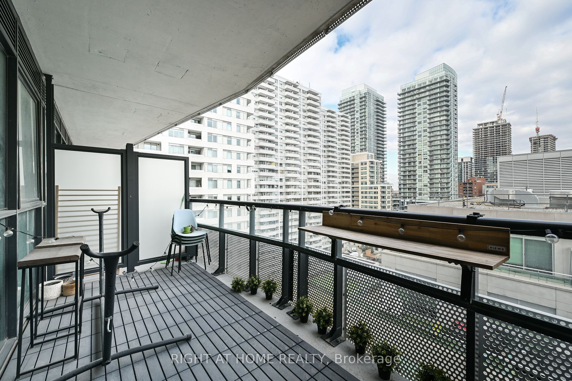 11 Lillian St 1008