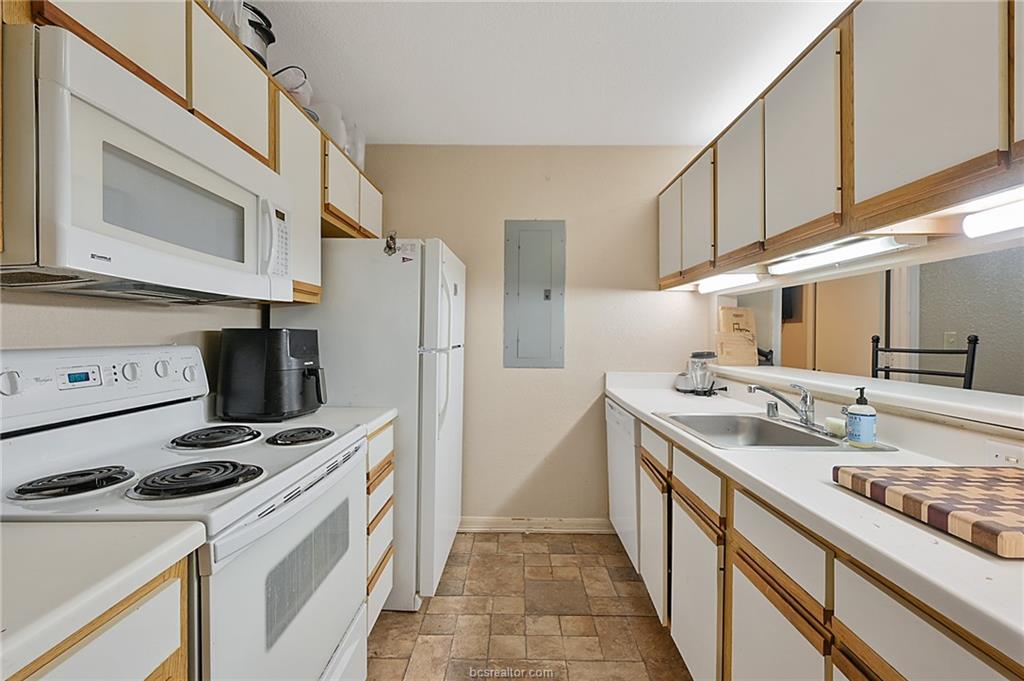 525 Southwest Parkway 303