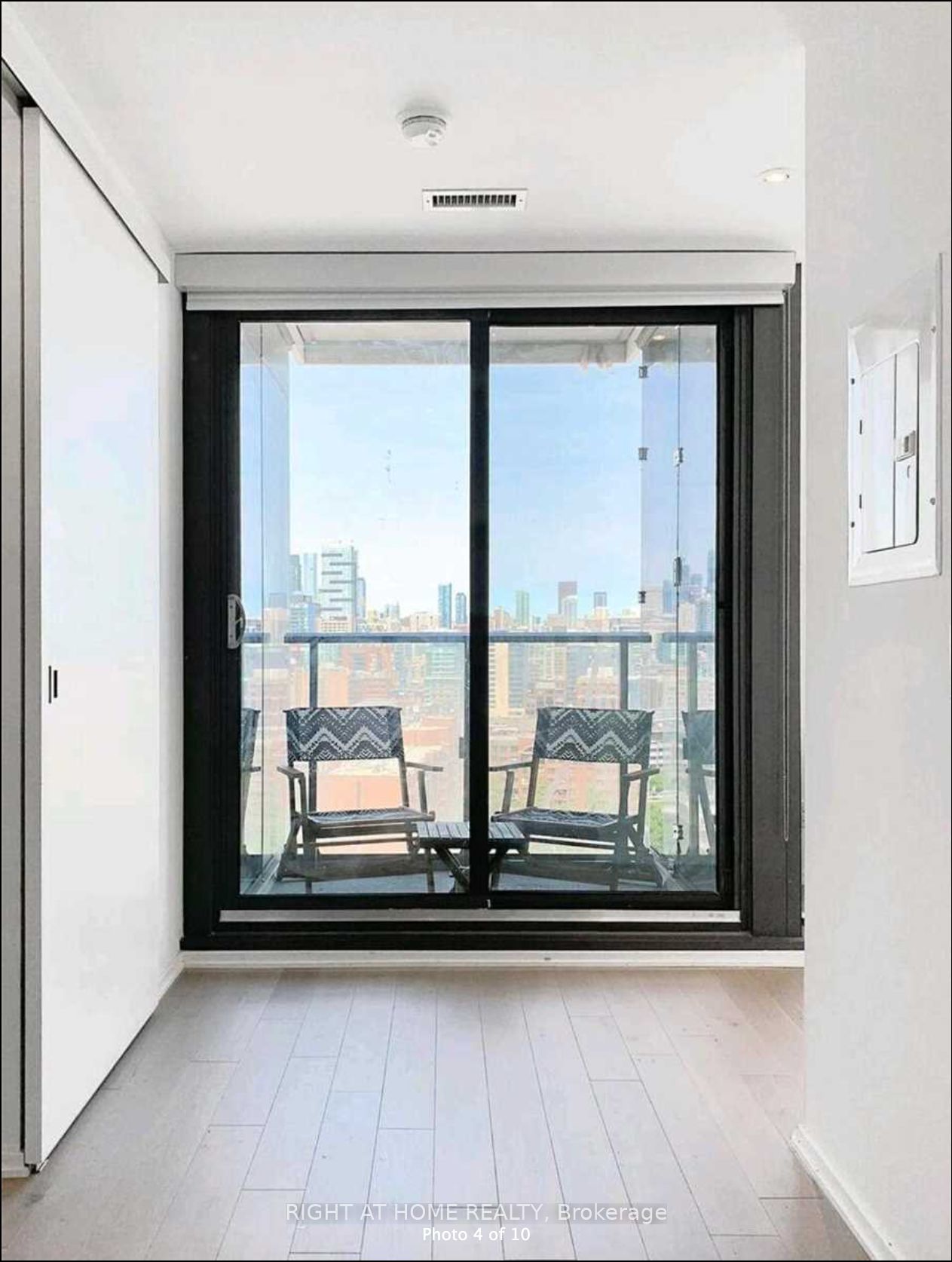 16 W Bonnycastle St 1503