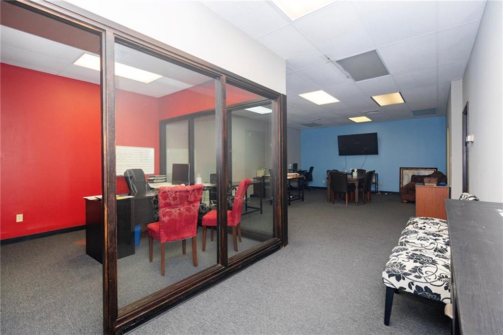 8320 N Oak Trafficway