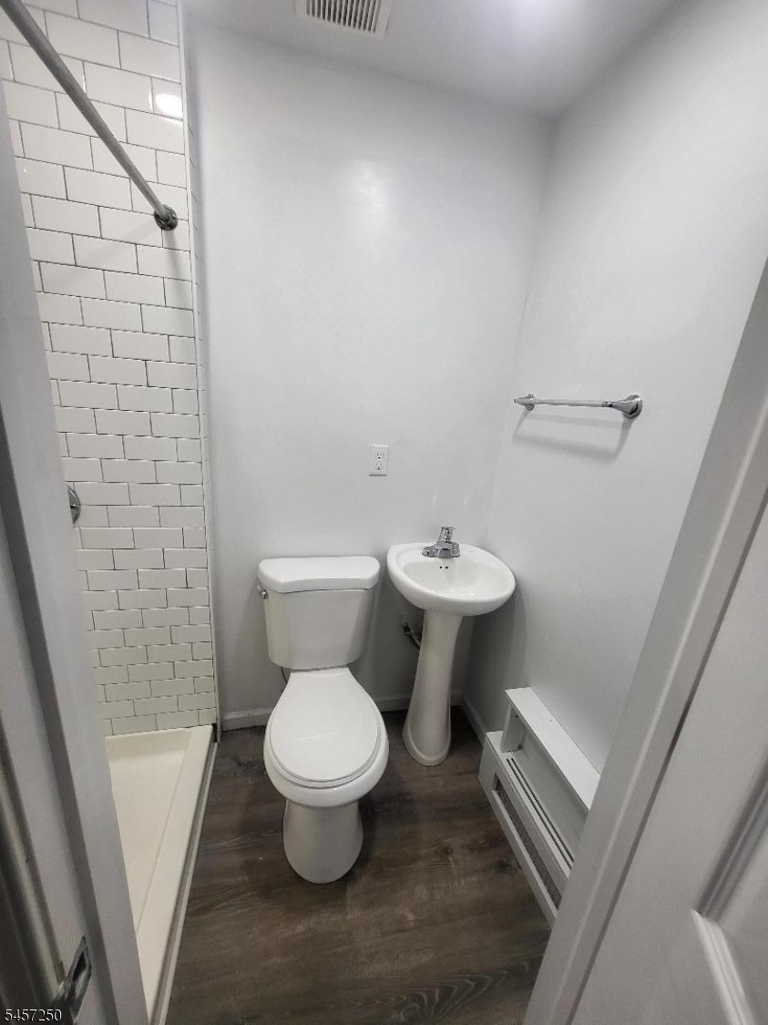 212 John St