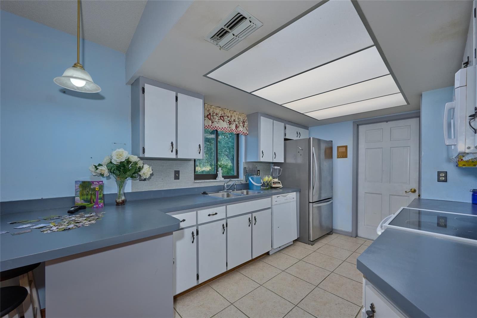4220 Oleander Drive