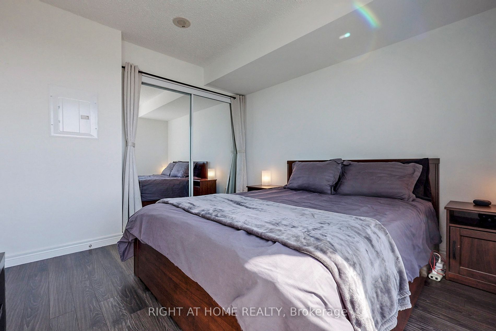 50 Town Centre Crt 1911