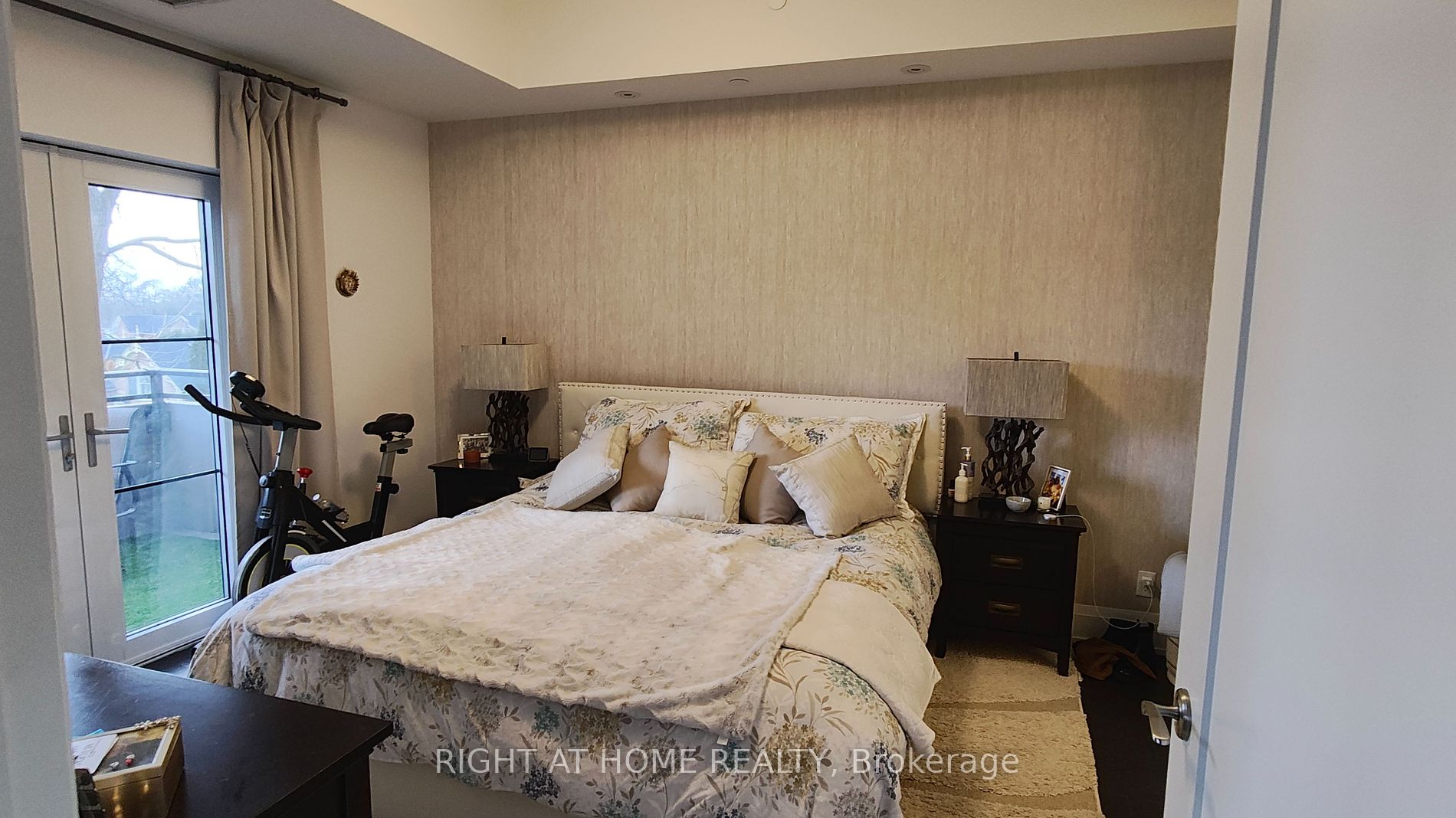 20 Fred Varley Dr 330