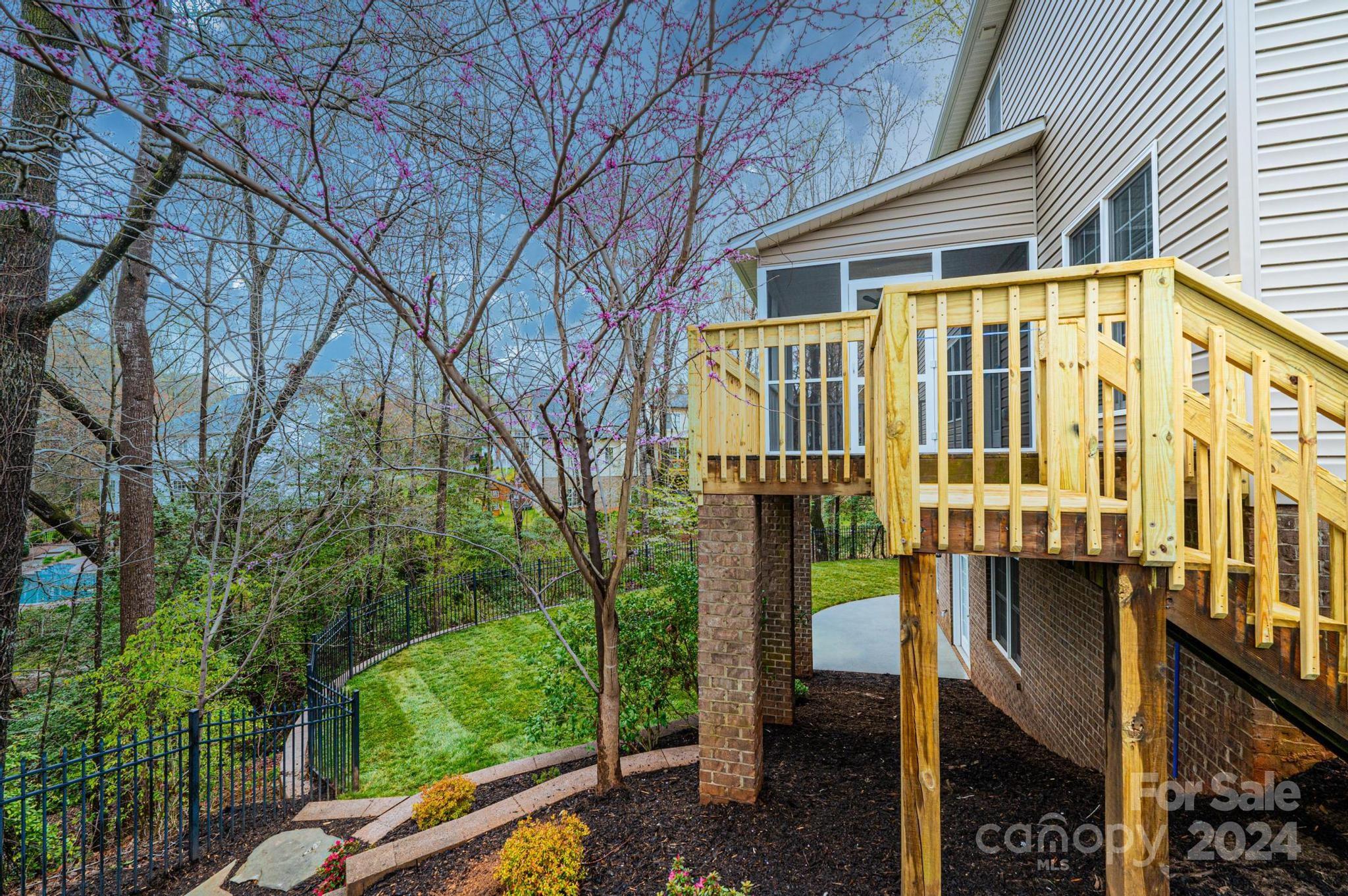 1021 38th Avenue NE 30