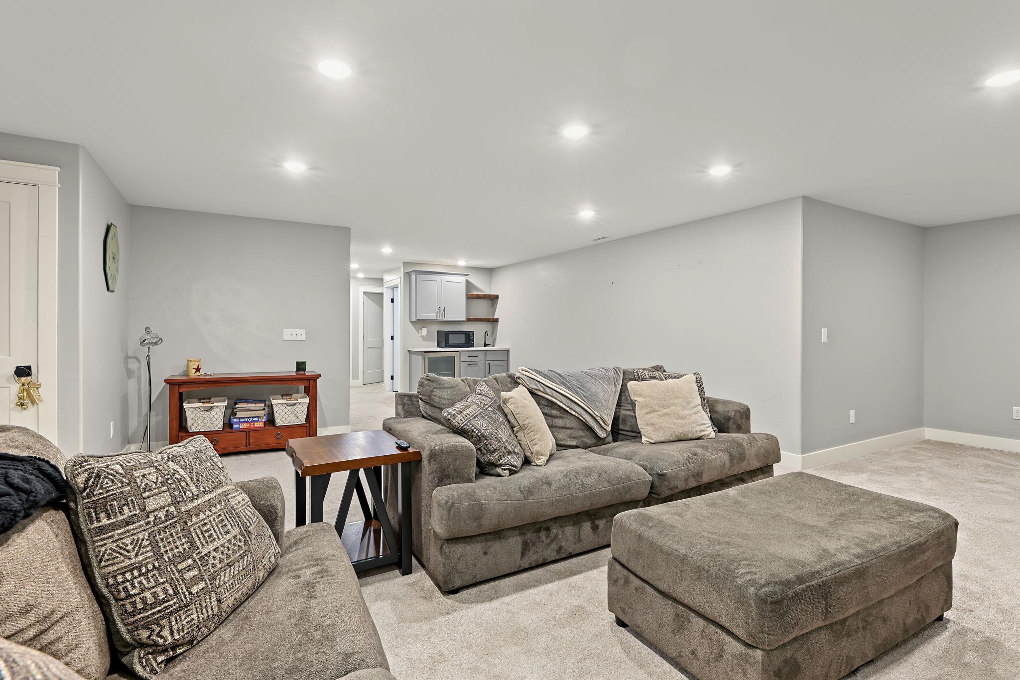 2116 Eastridge