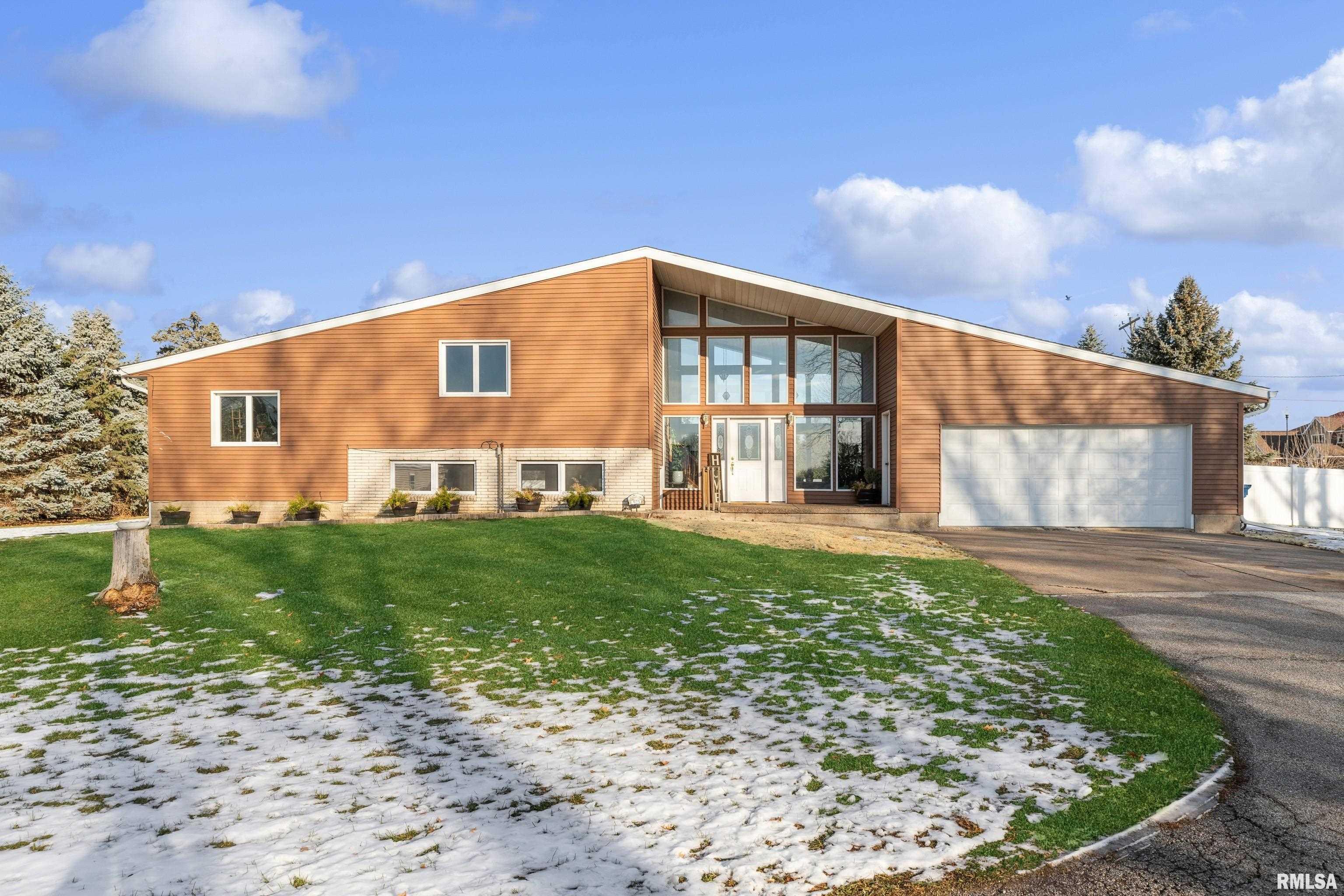 Residential for sale in Eldridge, Iowa, QC4248551