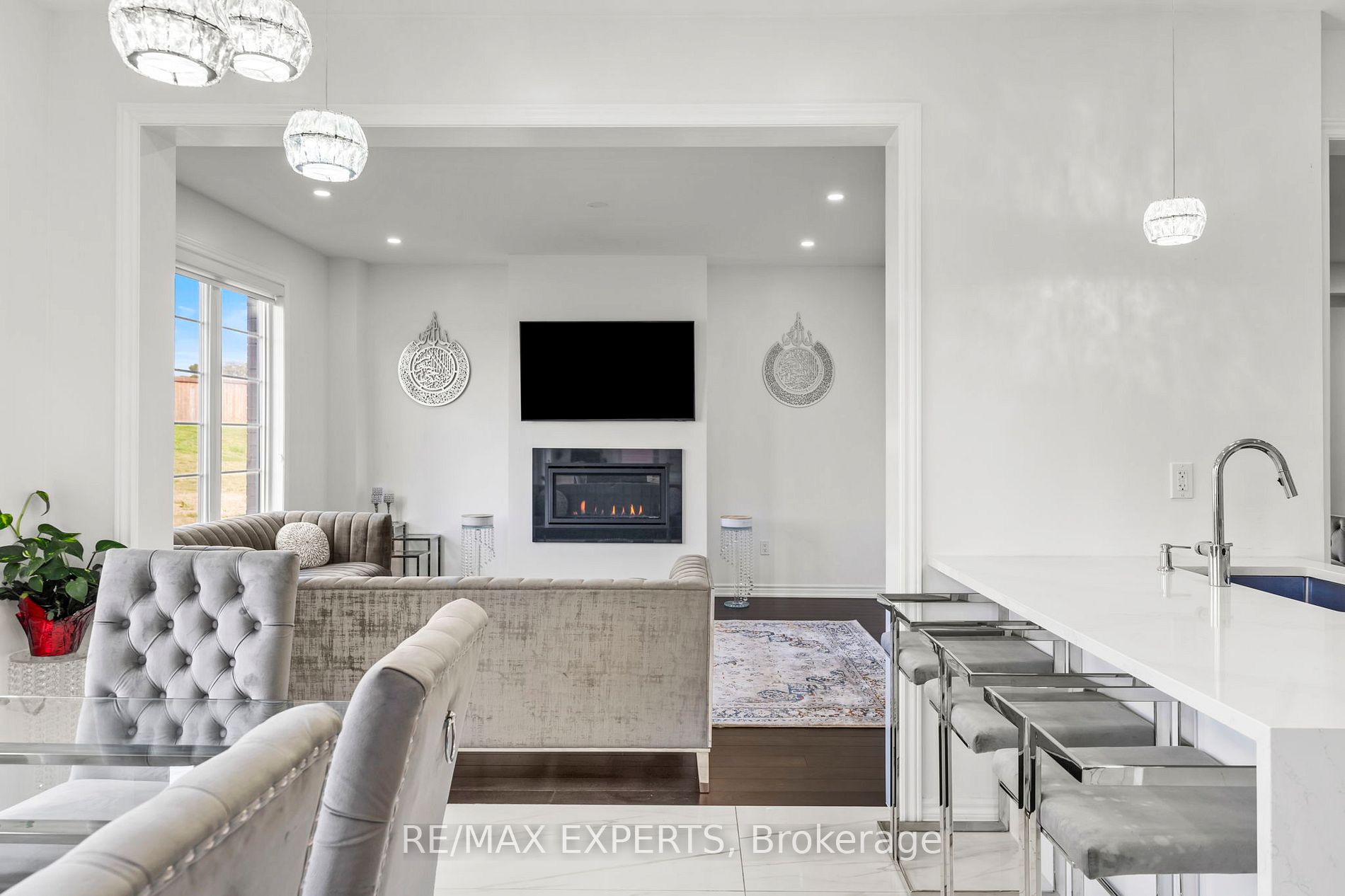 324 W Windfields Farm Dr