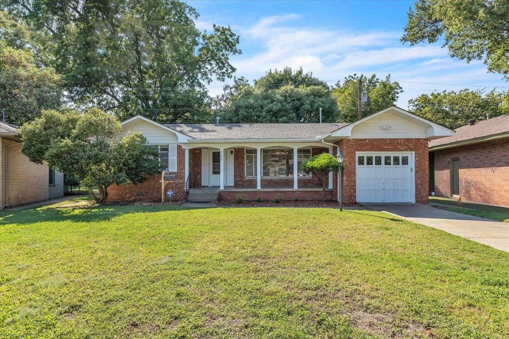 This fantastic home in Northwest Oklahoma City is ready for you! It features a spacious layout with a very large lot and backyard, perfect for outdoor gatherings and activities. Inside, you'll find a fresh HVAC system, a refurbished bathtub, and cozy new carpet in the bedrooms. The kitchen is equipped with brand-new appliances, including a sleek refrigerator and efficient dishwasher, making meal prep a breeze. Plus, the sewer line was replaced in August 2022 for added peace of mind. With a new garage door opener, this home combines convenience and comfort—just waiting for your personal touch!