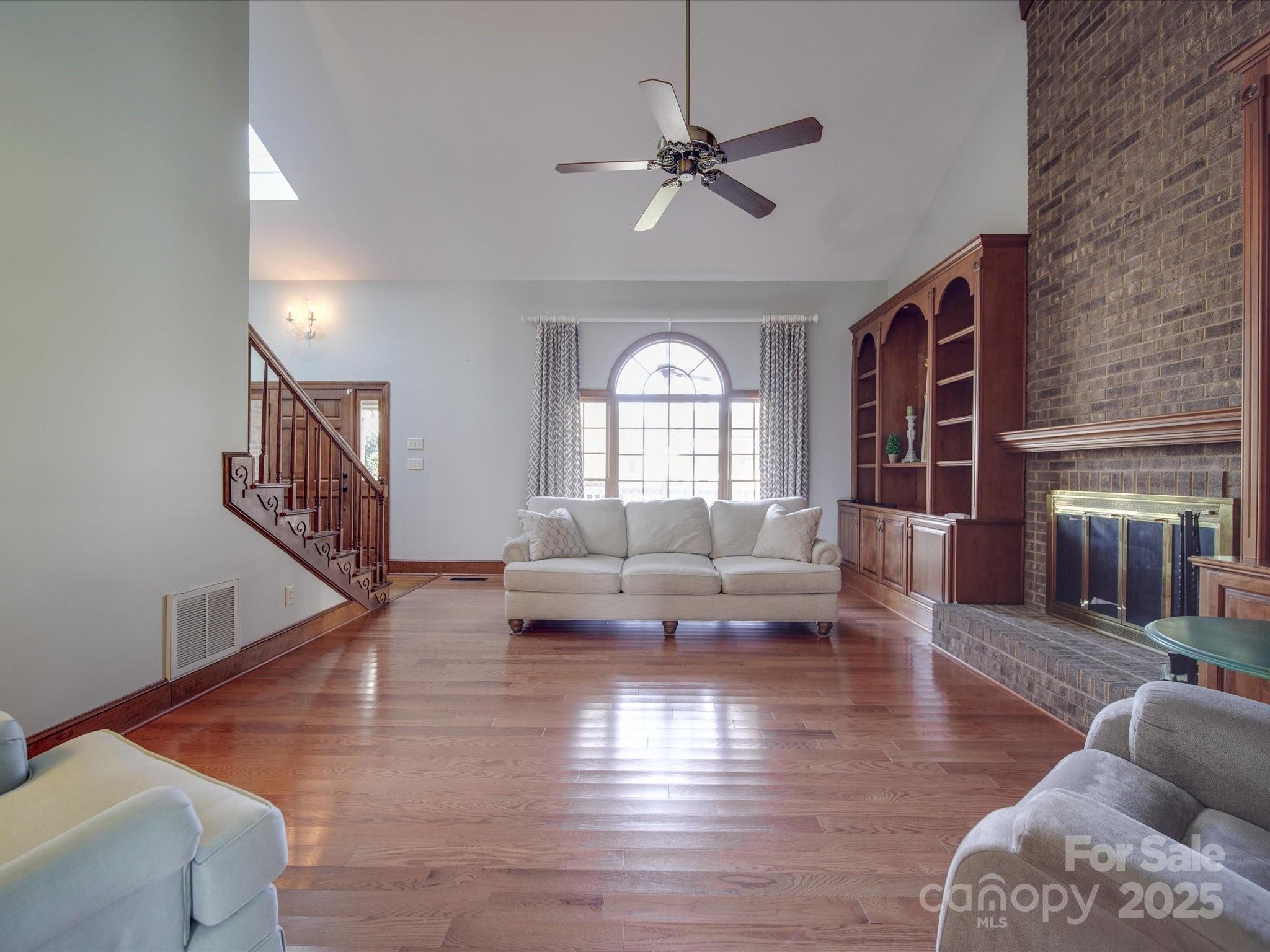 909 Woodhurst Drive
