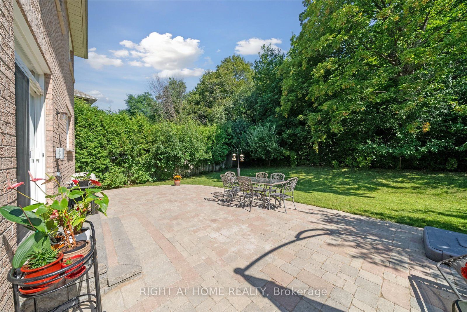 77 Auburndale Dr