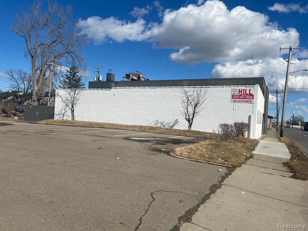 521 E 7 Mile Road
