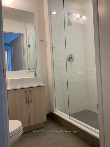 576 W Front St 1001