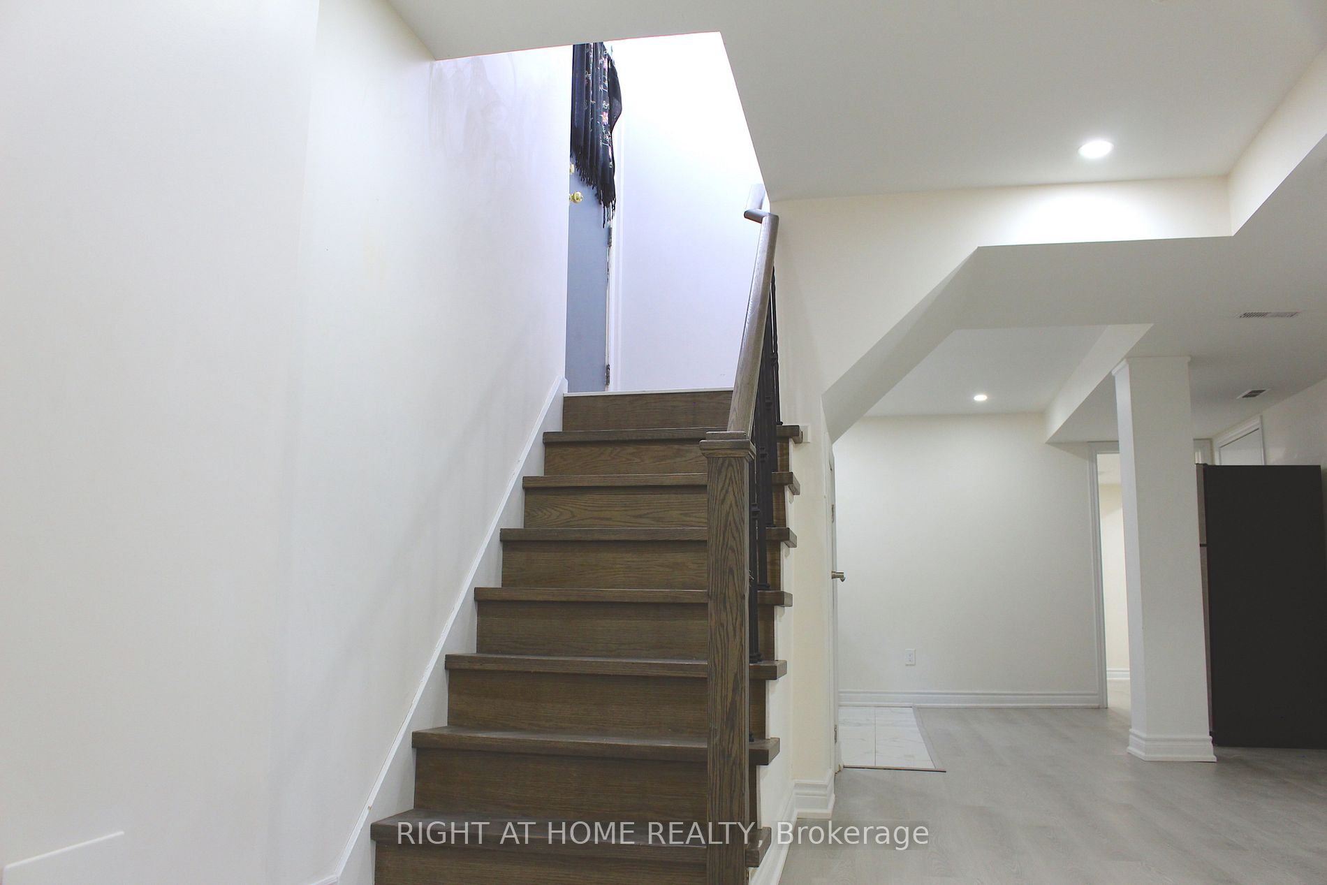 32 Clydesdale Dr Basement