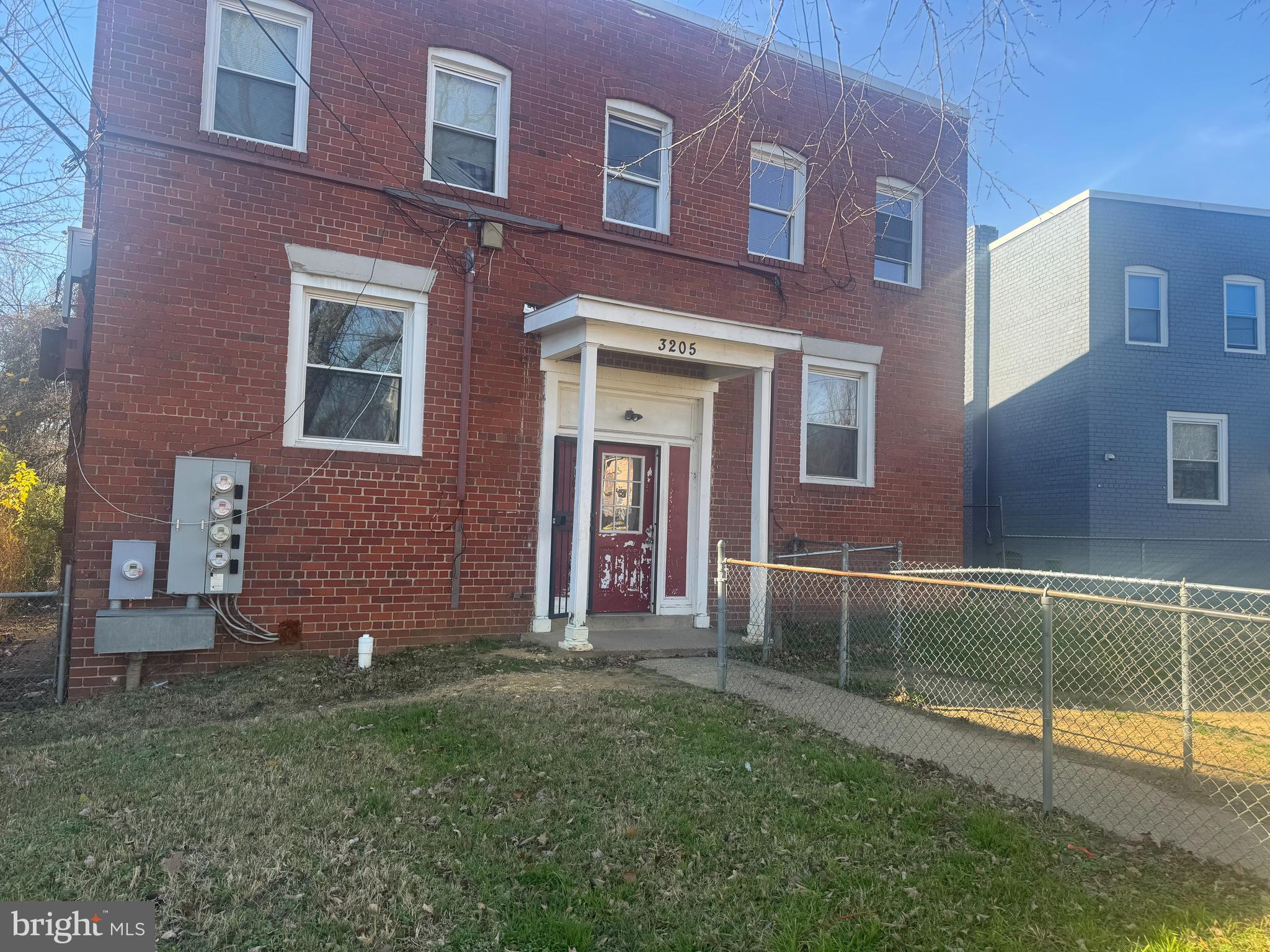 3205 Buena Vista Ter SE  