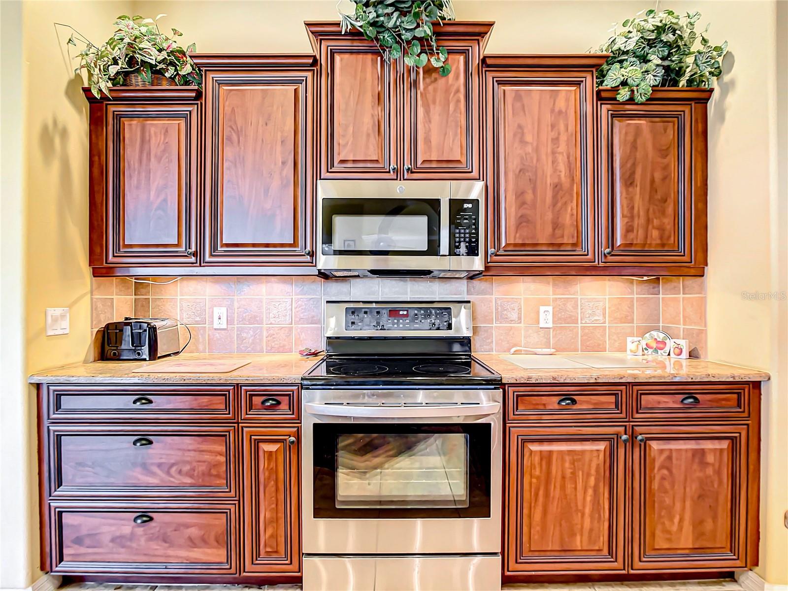 938 Boundary Boulevard