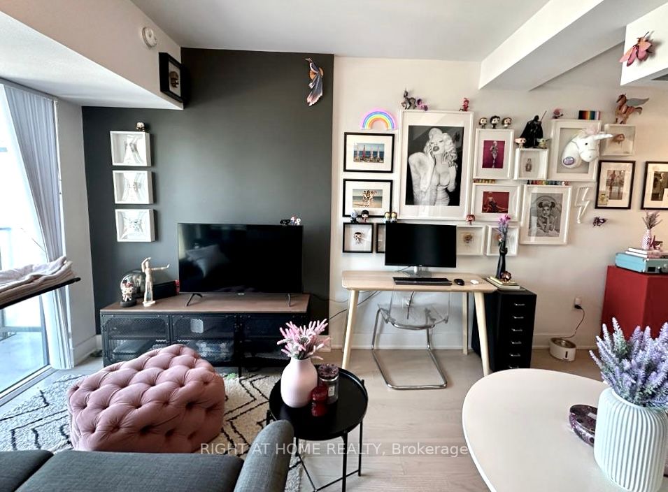 955 Bay St 2702
