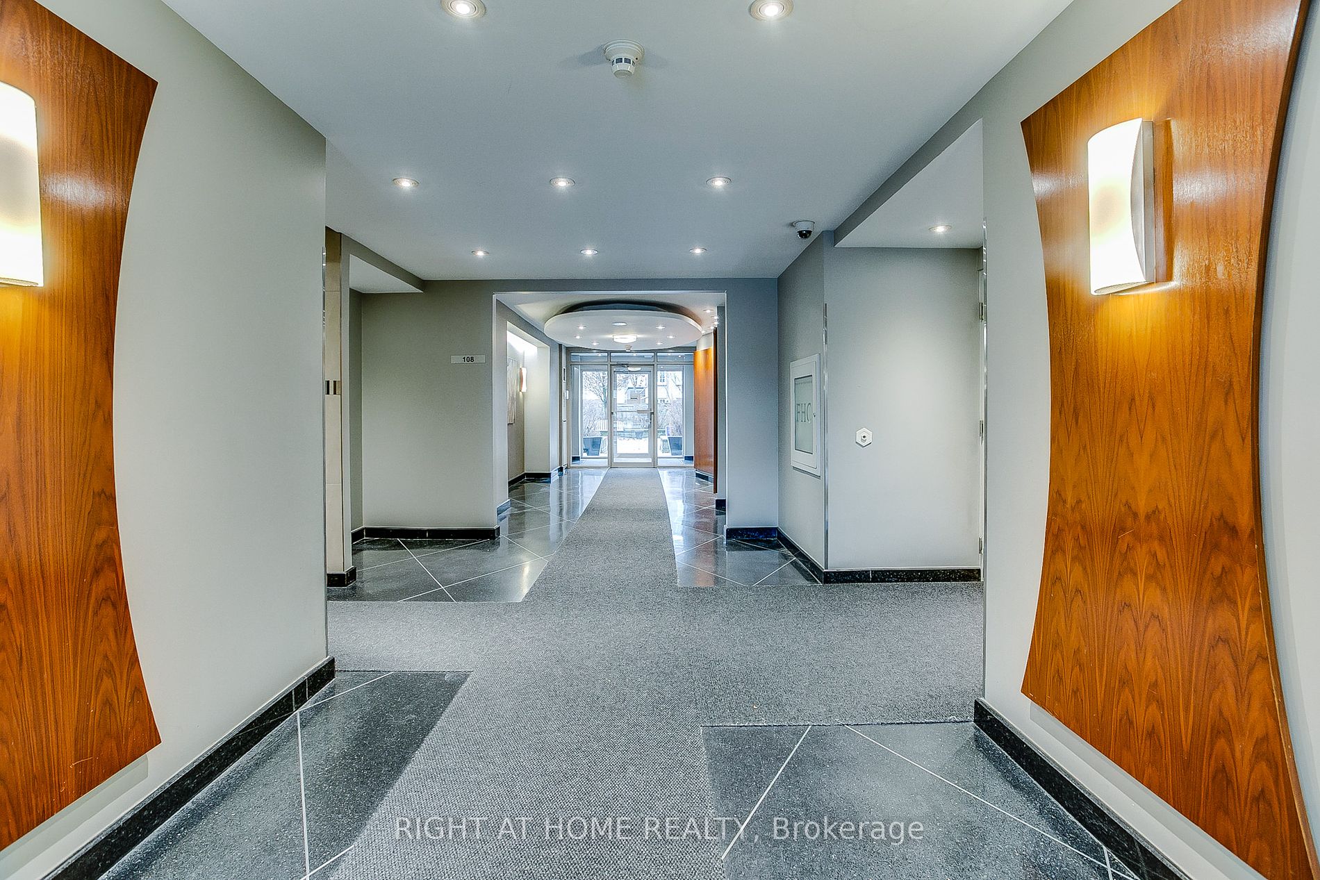 200 Manitoba St 424