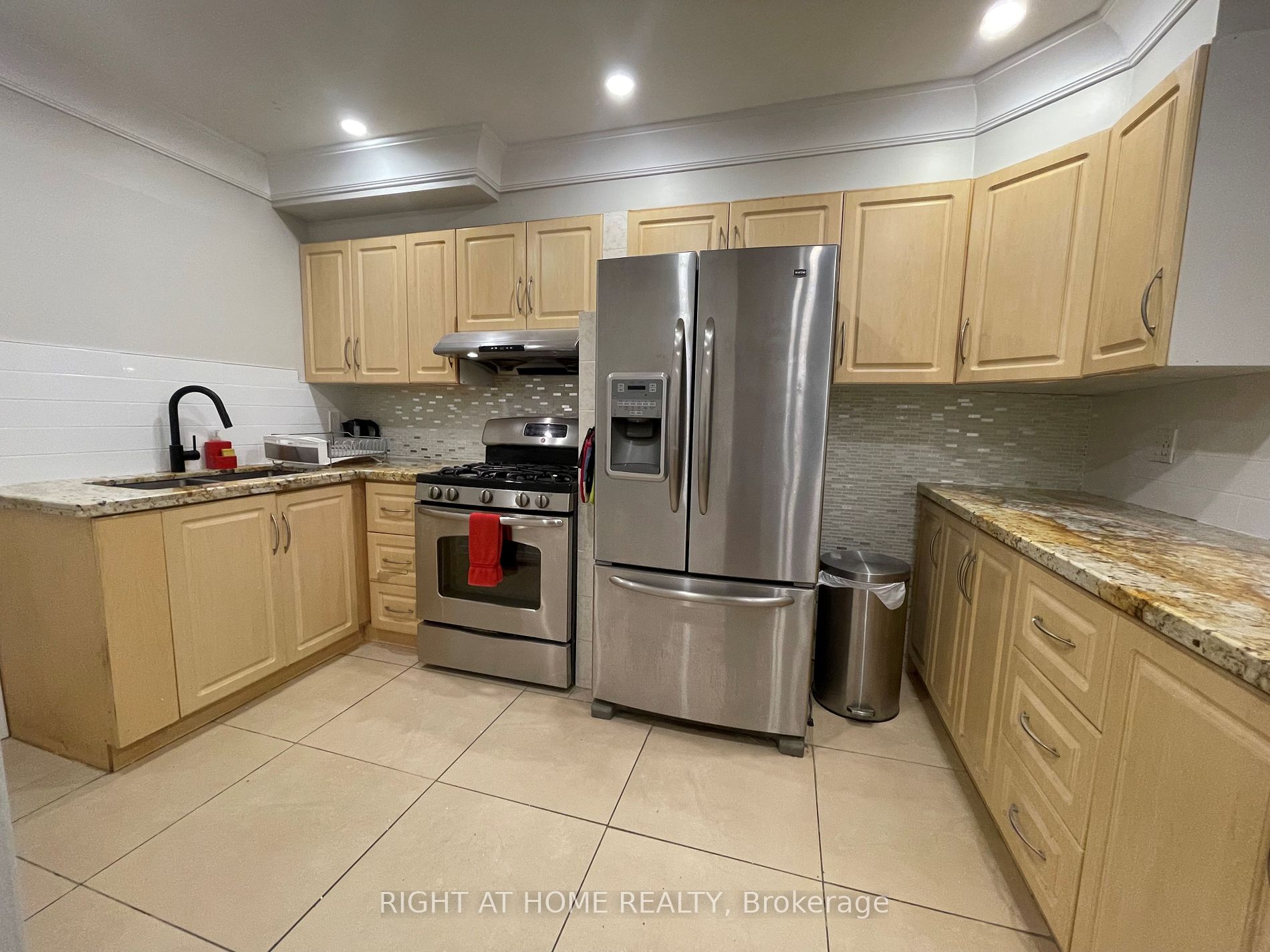 22 Neames Cres Room B