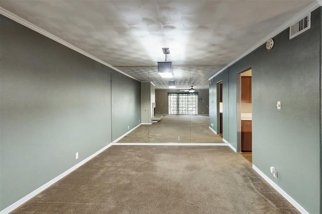 2301 Ridgmar Plaza 8