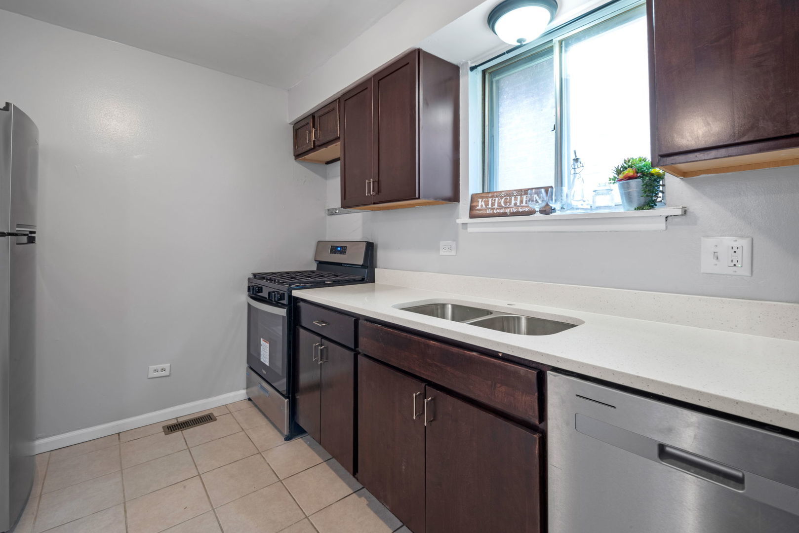 2102 W 73rd Street