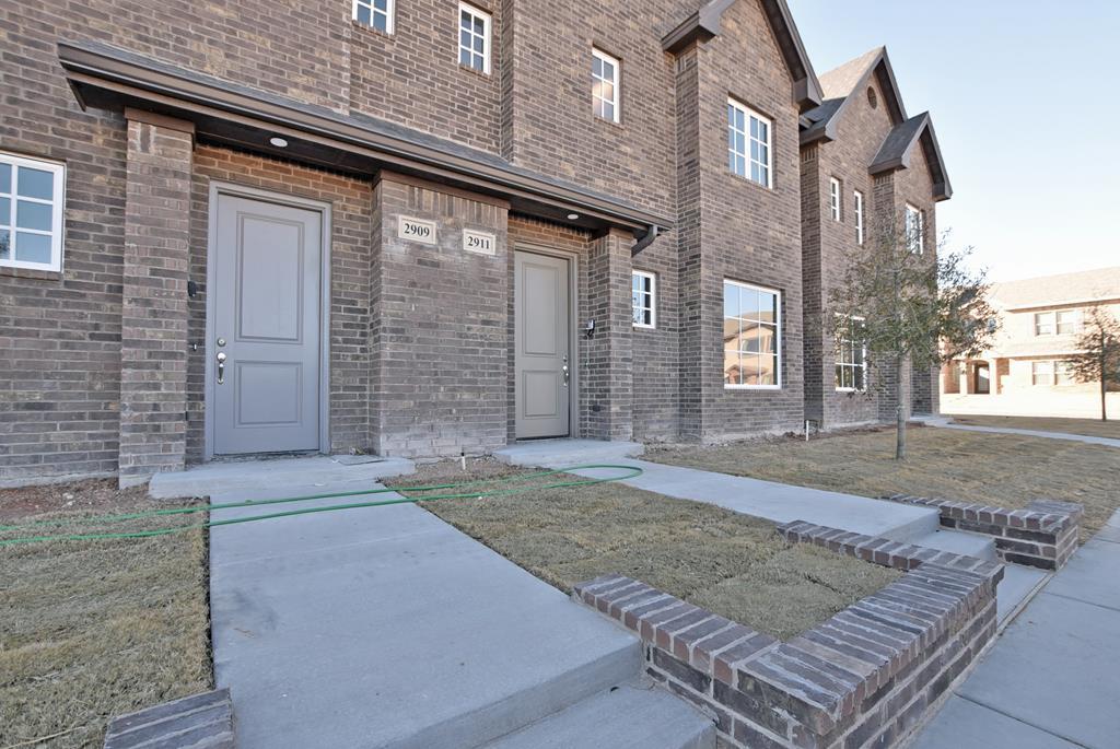 New Construction:   Dornoch Ln Townhomes in Old Course Estates. 2 Story 3Bedrooms 2 1/2 Baths, 2 Car Garage with a breeze way.  Master is upstairs.  Stunning Townhomes with Granite, soaring ceilings. Seller will lease the property for $3.500.00 per month with a one-year lease and deposit in the amount $3,500.00