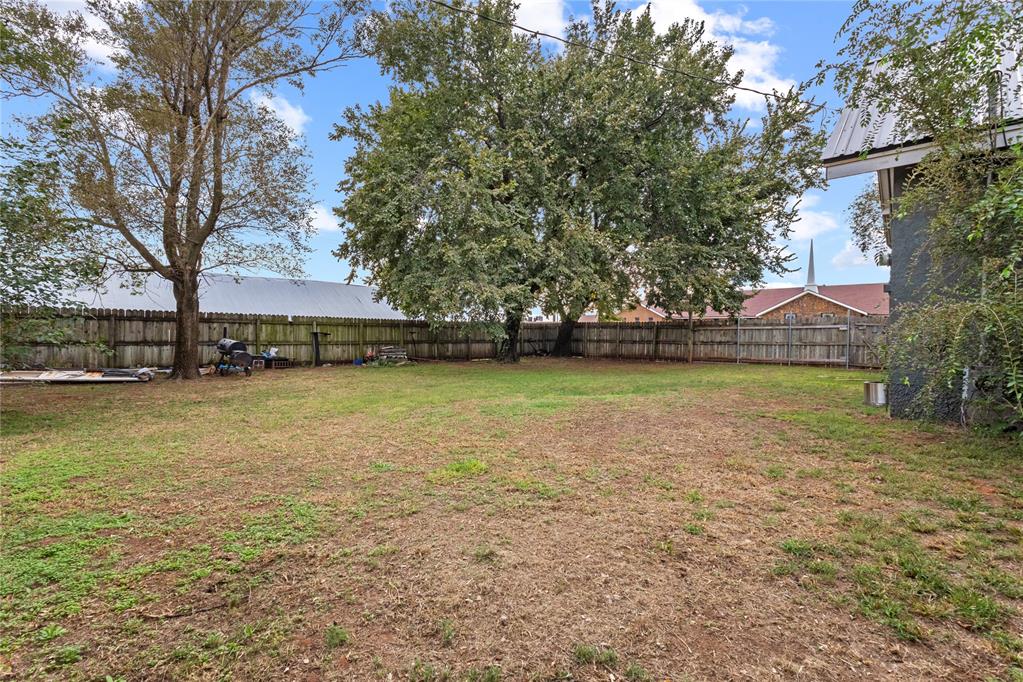 588 N Arapaho Avenue