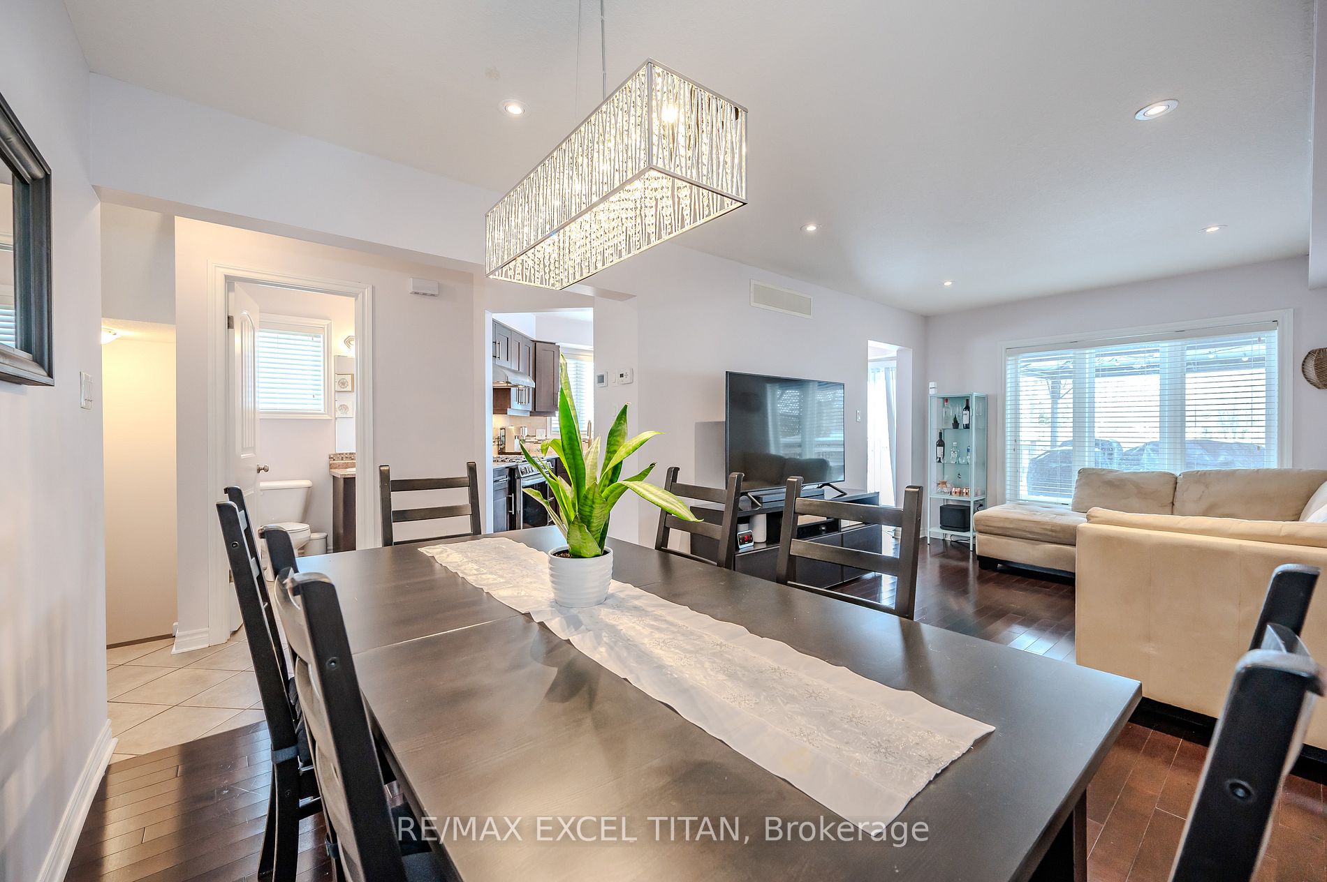 561 Isaiah Cres