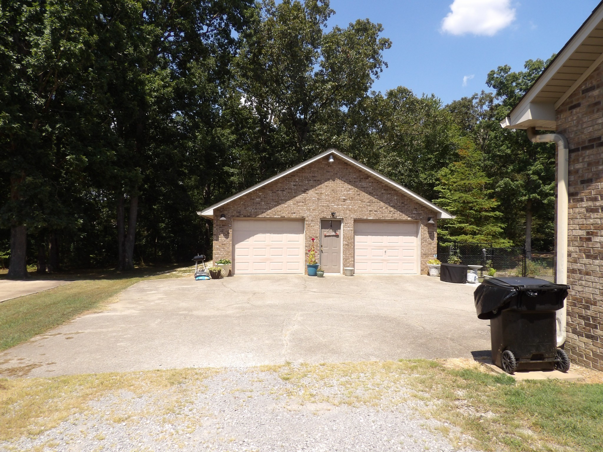 459 River Oaks Dr