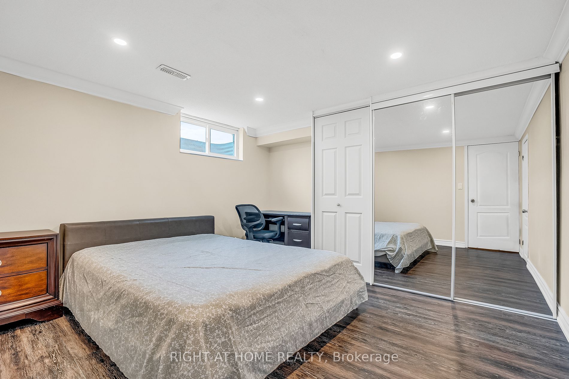 288 Huntsmill Blvd Bsmt