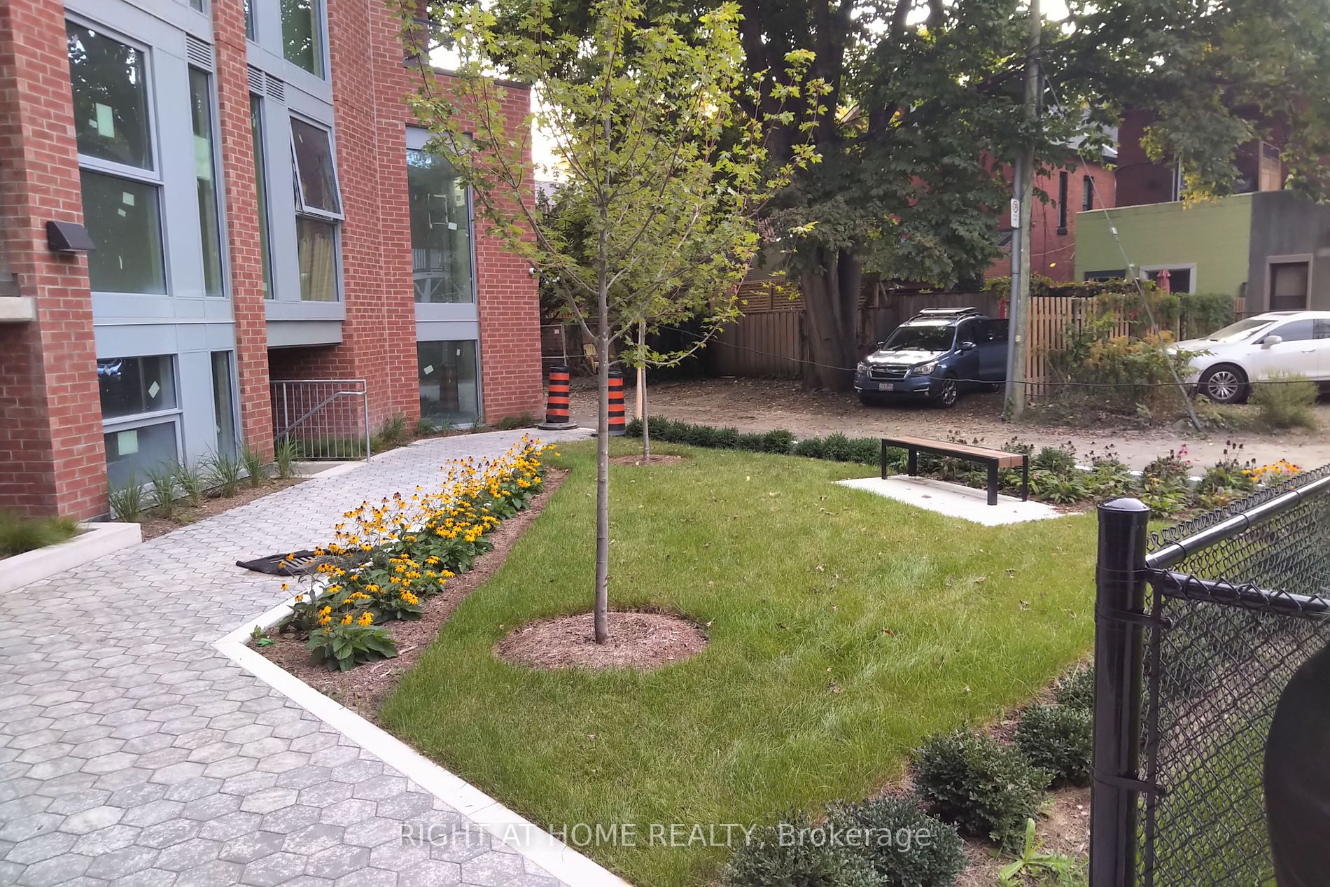 57 Brock Ave 514
