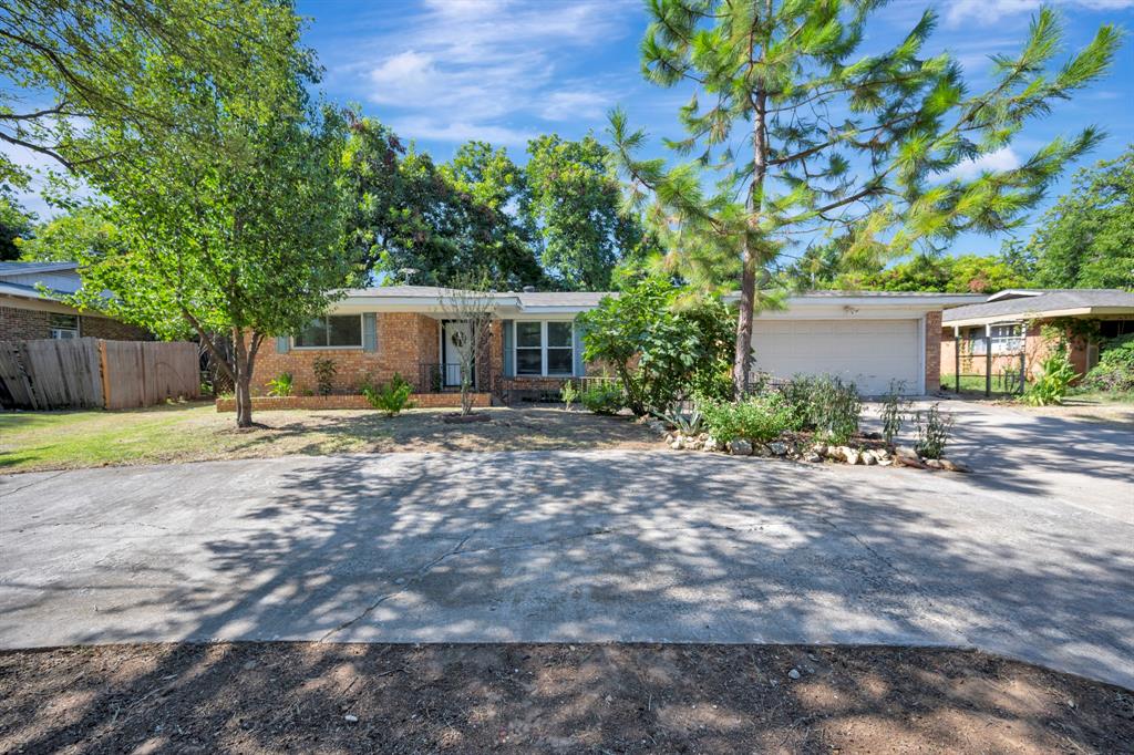 7004 Meadowbrook Drive