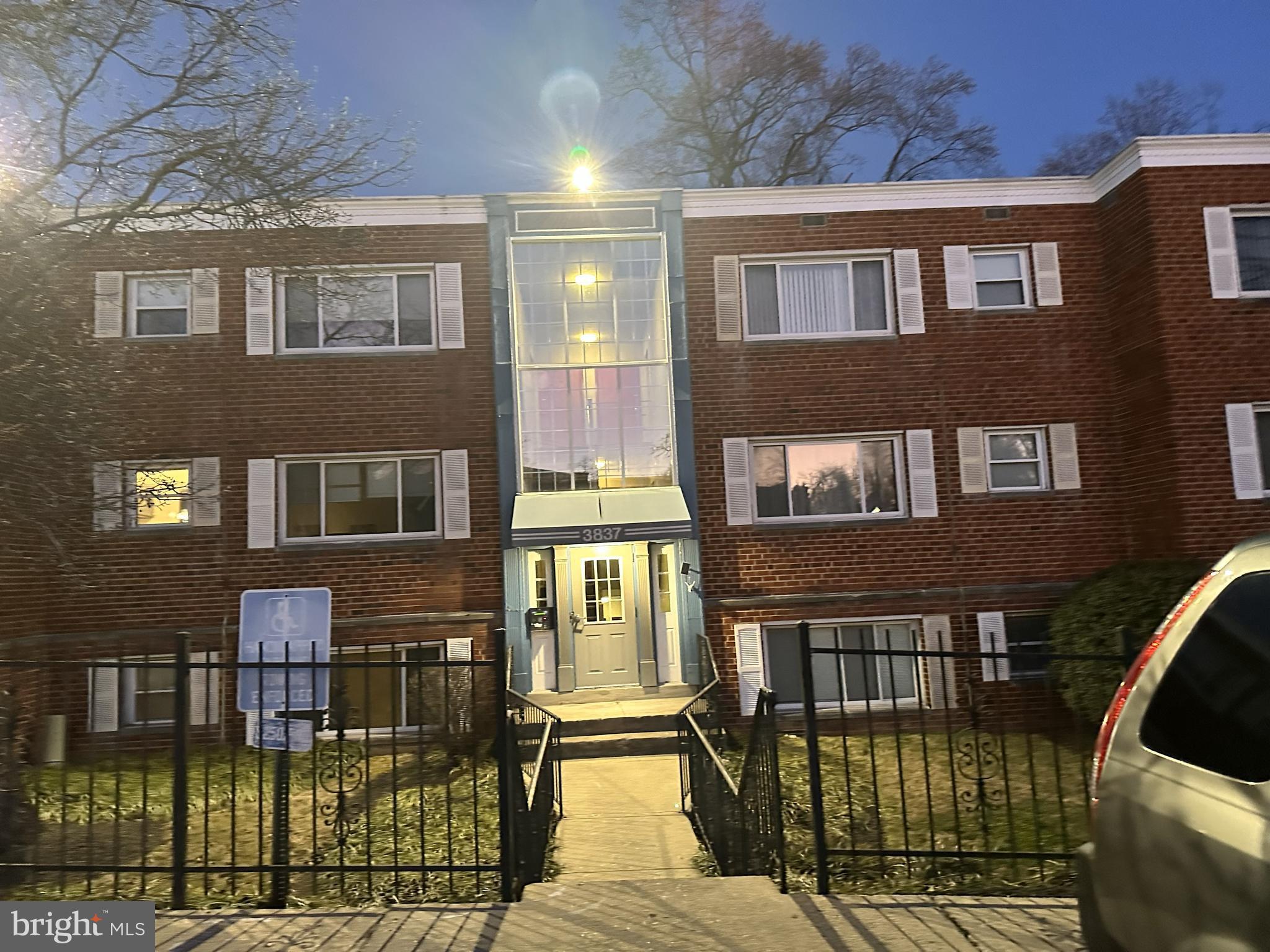 3837 Hamilton Street 201
