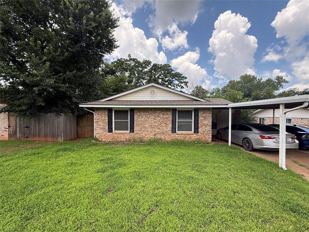 Attention investors, This lovely home needs cosmetic work and also foundation issues in the back of the property. With that in mind this is priced to sell, schedule today.