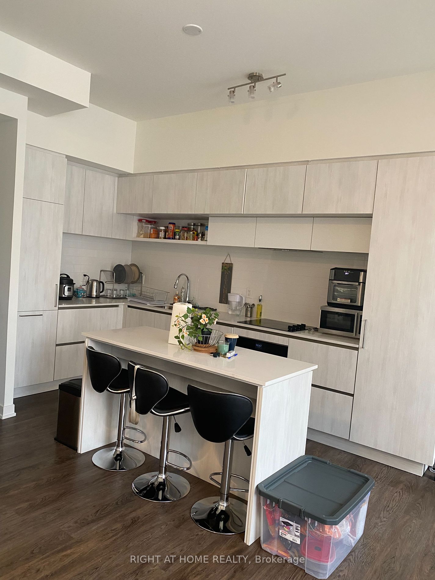 10 David Eyer Rd 1206