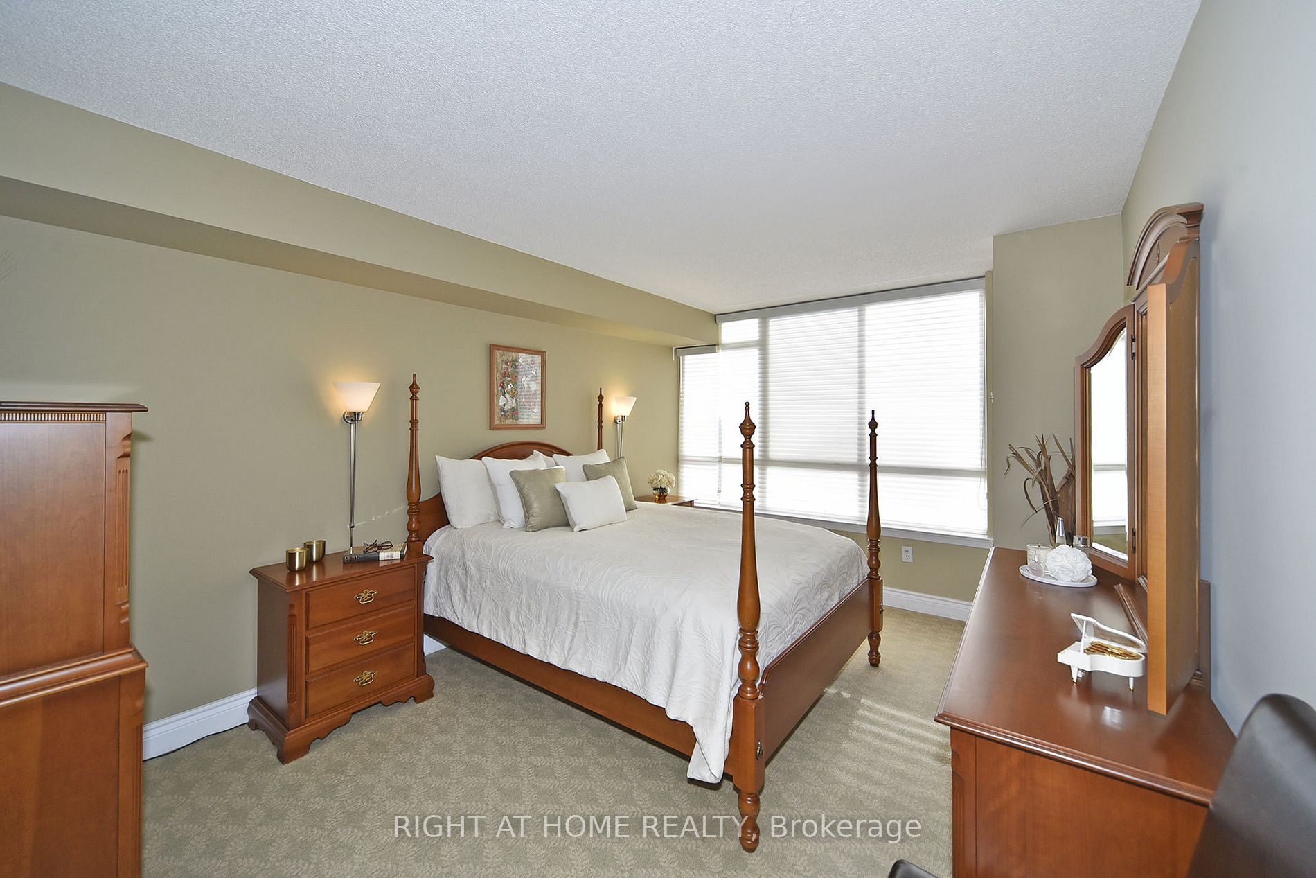 55 Austin Dr 806