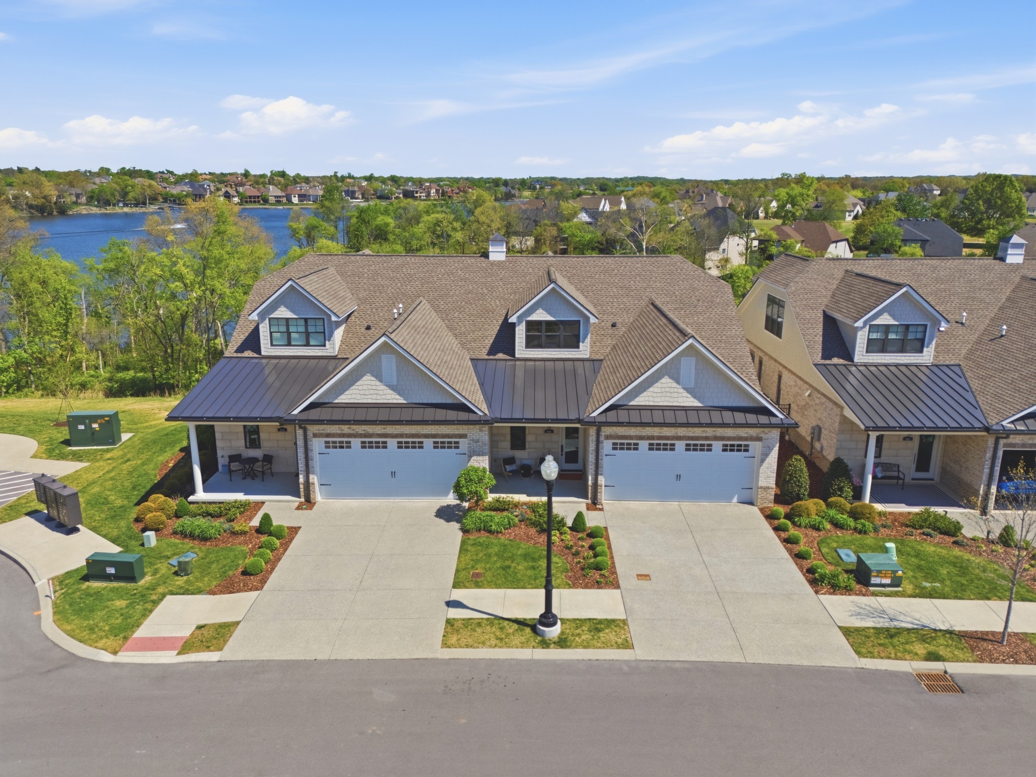 1024 Club View Drive B301