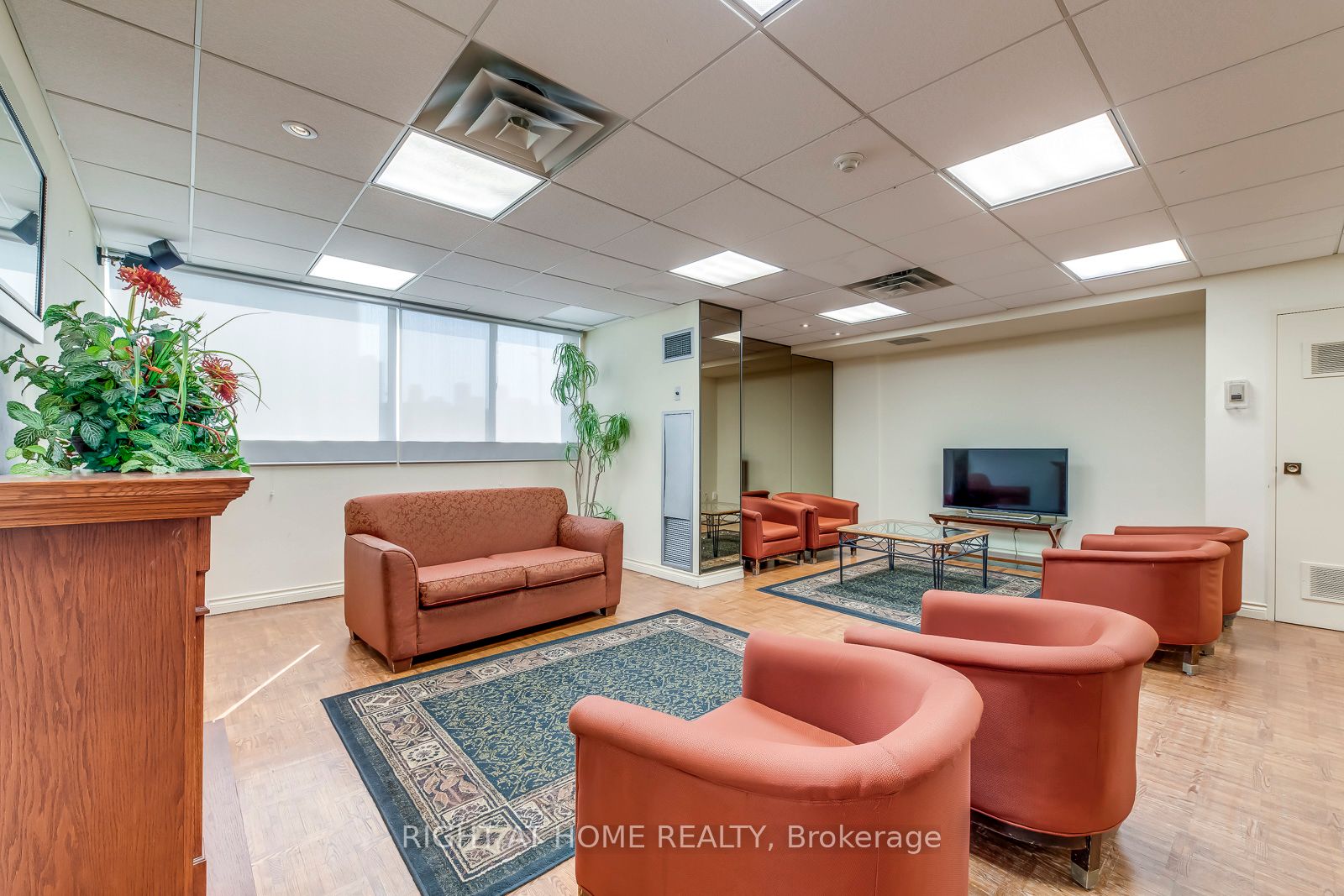 3700 Kaneff Cres 1412