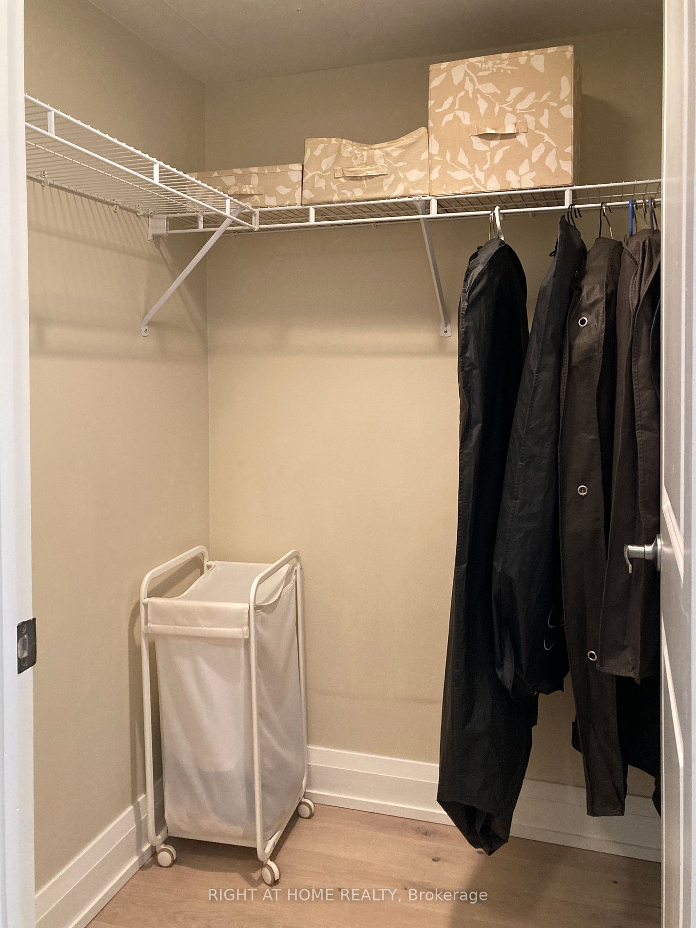 900 Mount Pleasant Rd 704