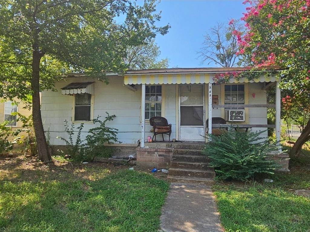 Investor Special! Built in 1950 and set on a corner lot, this 3-bedroom, 1-bath home offers a chance to create something special. Whether you’re an investor seeking your next opportunity or a buyer ready to bring your vision to life, this home delivers flexibility and endless potential. Cash only. The home is being sold as is, with no repairs to be made. No blind offers