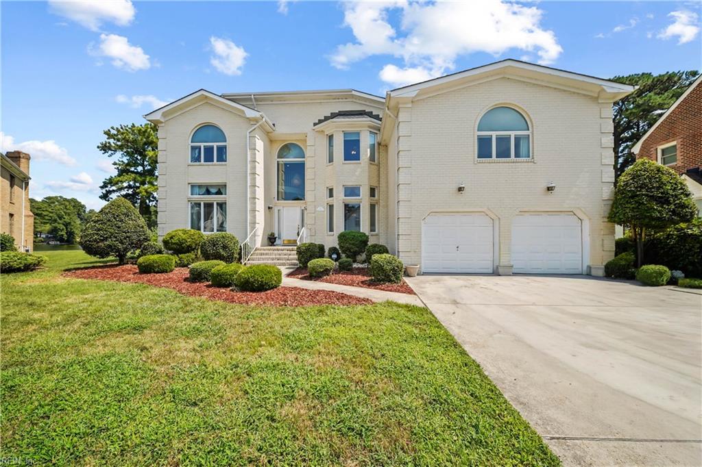 12 N Eleanor Ct N Court