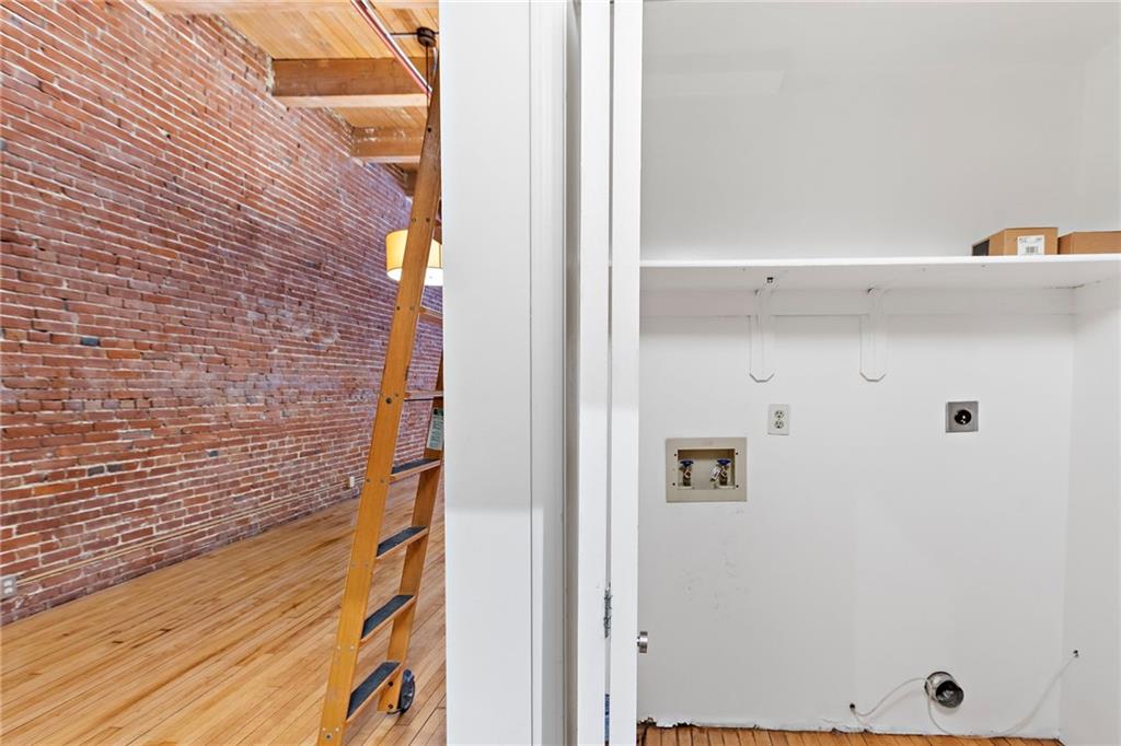 306 W 7th Street 101